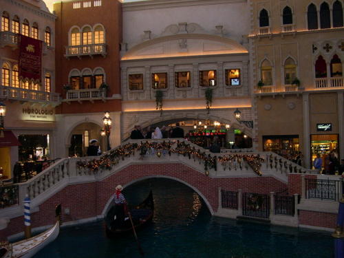 The big canal, indoor !...